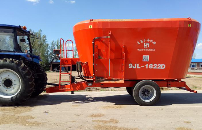 Vertical tractor tmixer